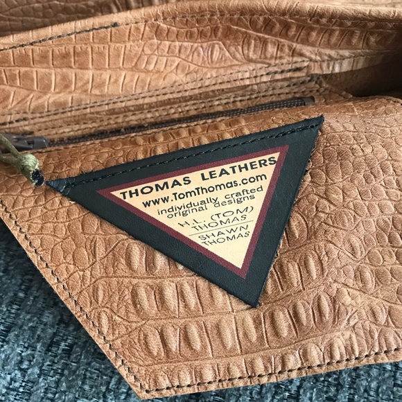 Tom Thomas tan leather embossed asymmetrical crossbody purse - Picture 8 of 15